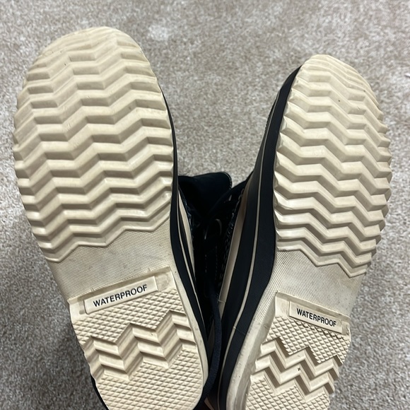 Sorel Joan of Artic boots. Black wmns size 9 fur trimmed suede/rubber snow boots - Picture 5 of 6